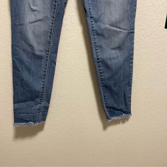 1822 Denim Distressed with Raw Hem Skinny Jeans size 8 - Picture 4 of 7